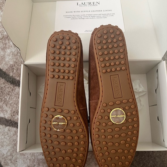Lauren Ralph Lauren Suede Loafers with Gold Logo, NWT size 7 - Picture 2 of 3